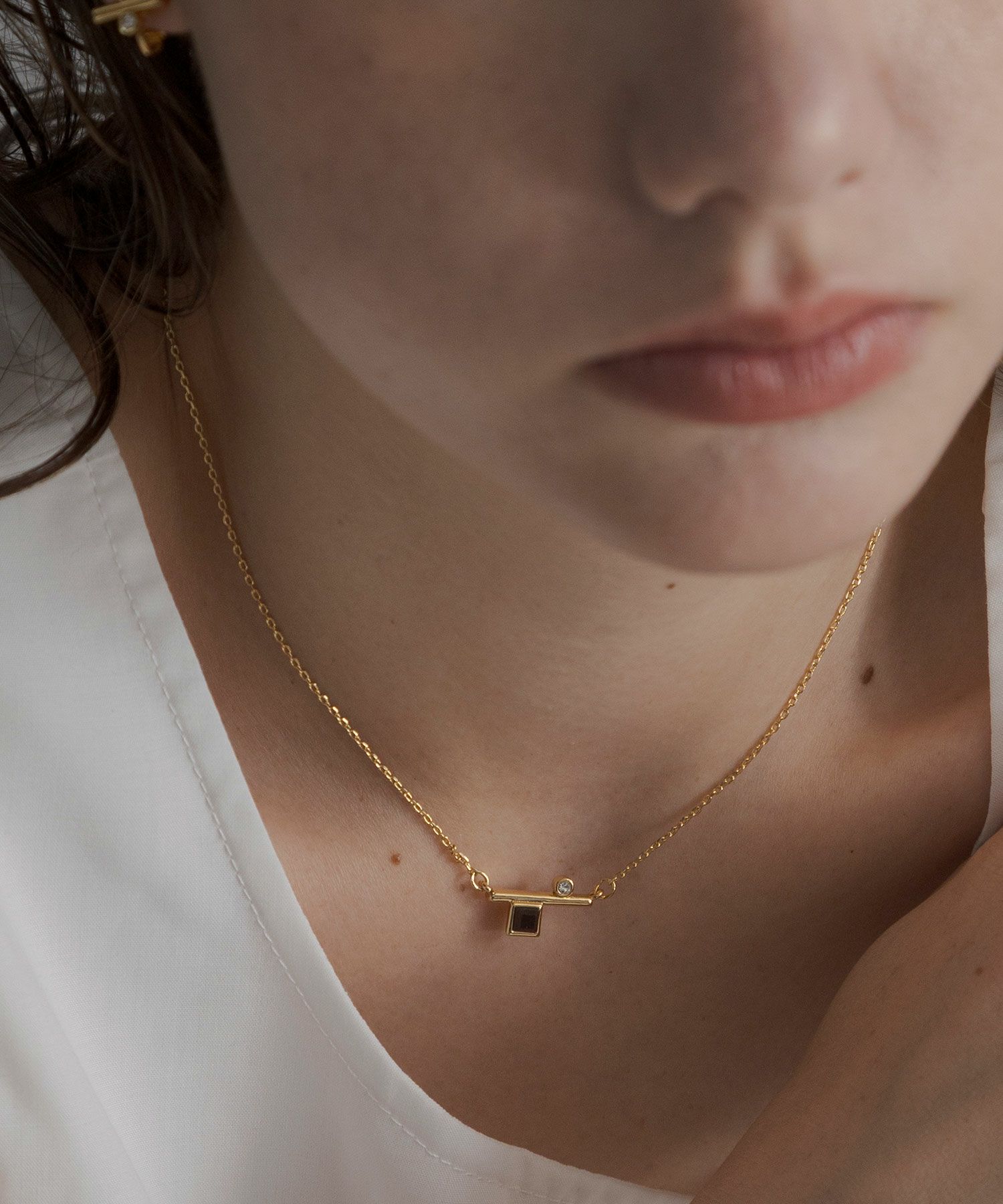 スクエアガーネットラインジオメトリーネックレス【JUNO PREMIUM】