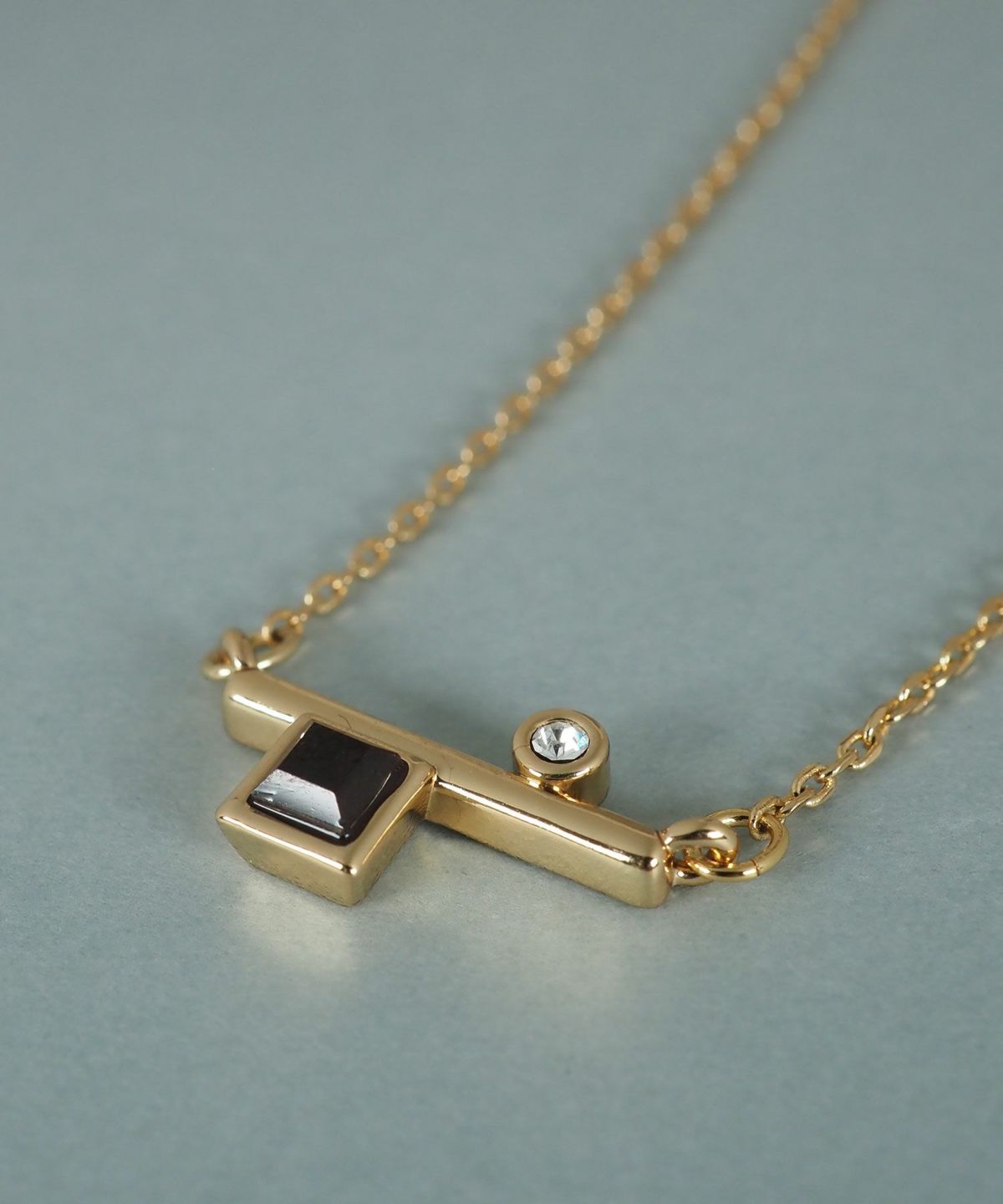 スクエアガーネットラインジオメトリーネックレス【JUNO PREMIUM】