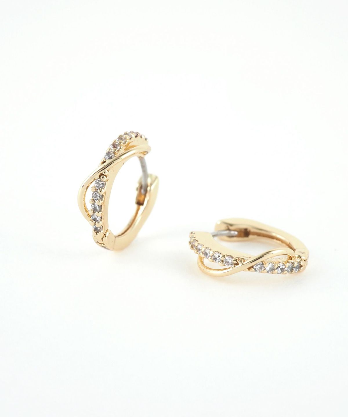 クロスキュービックフープステンレスポストピアス