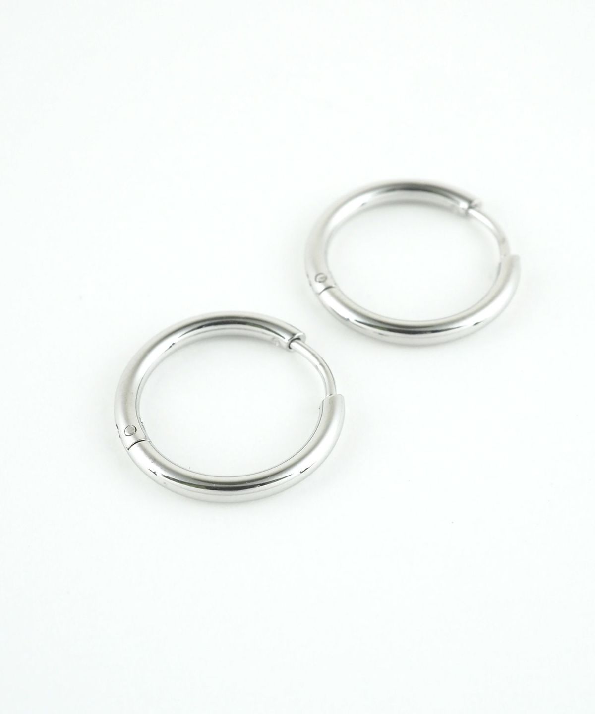 18mmシンプルステンレスフープワンタッチピアス