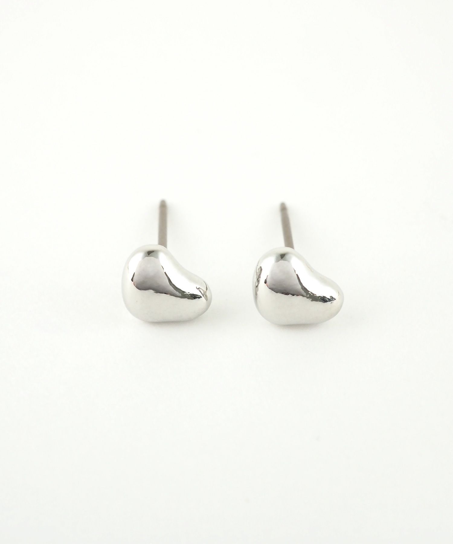 プチハートピュアチタンポストピアス【ISS】