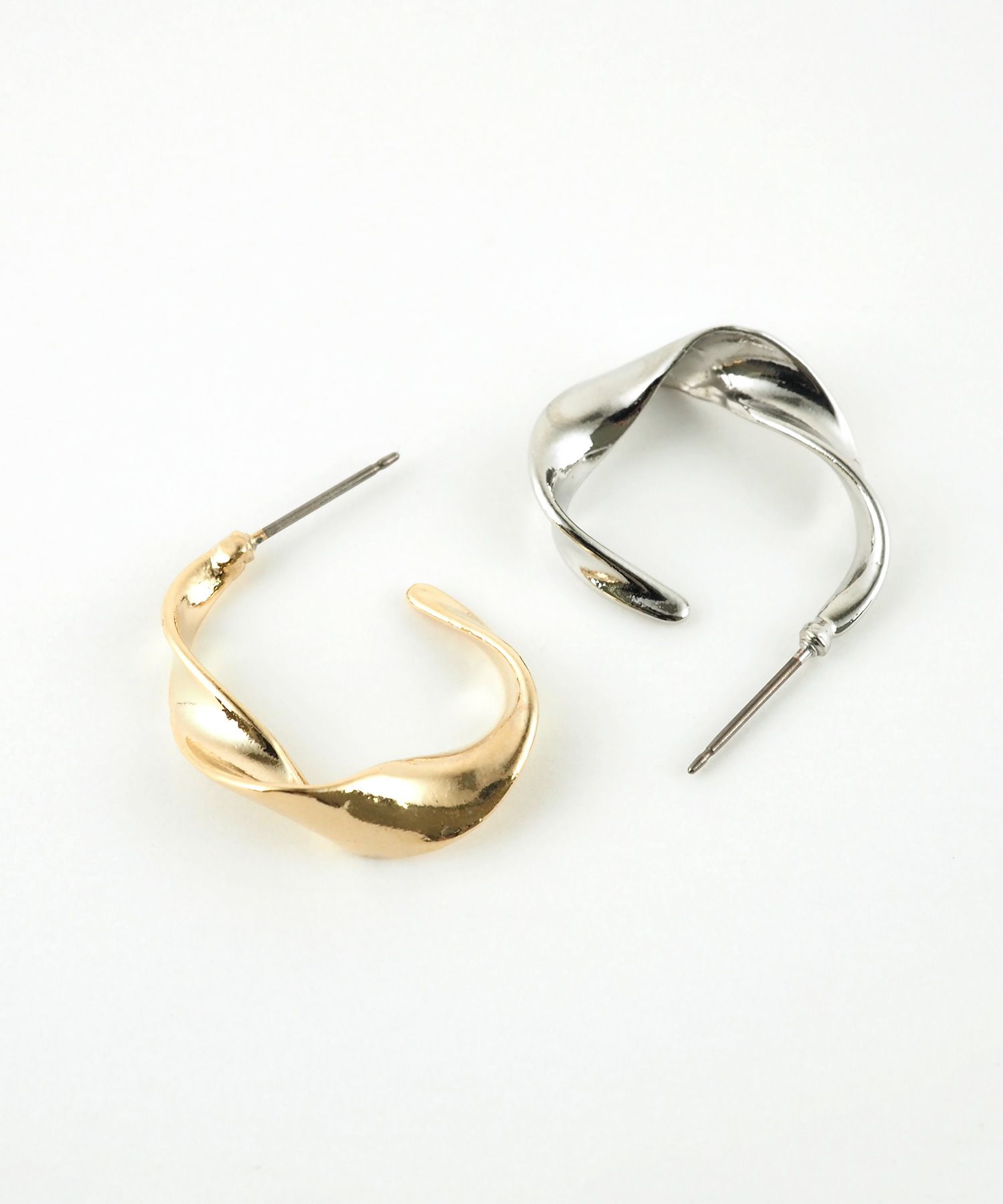 ホワイトゴールド ツイストピアス ツイストメタルピュアチタンポストピアス【ISS】 | 【公式】MUK ONLINE