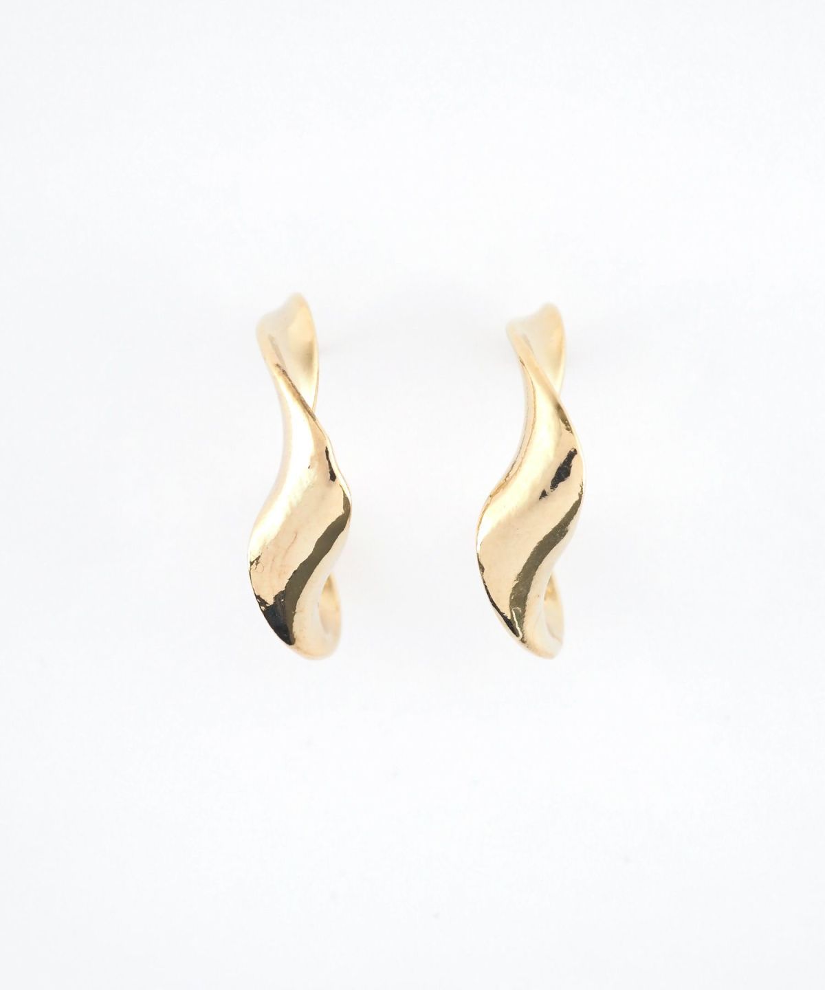 ツイストメタルピュアチタンポストピアス【ISS】