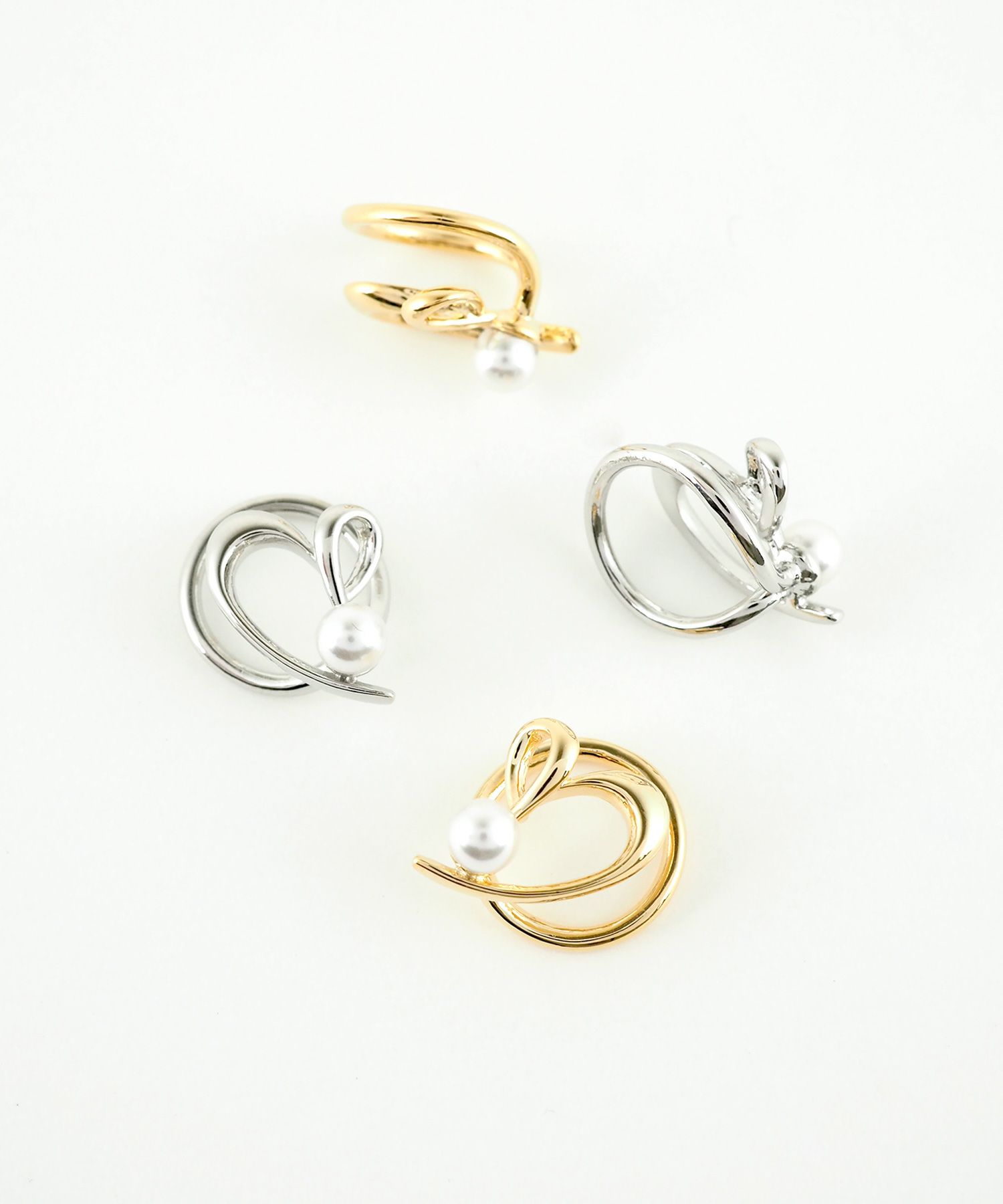 ニュアンスハートパールラウンドメタルイヤリング