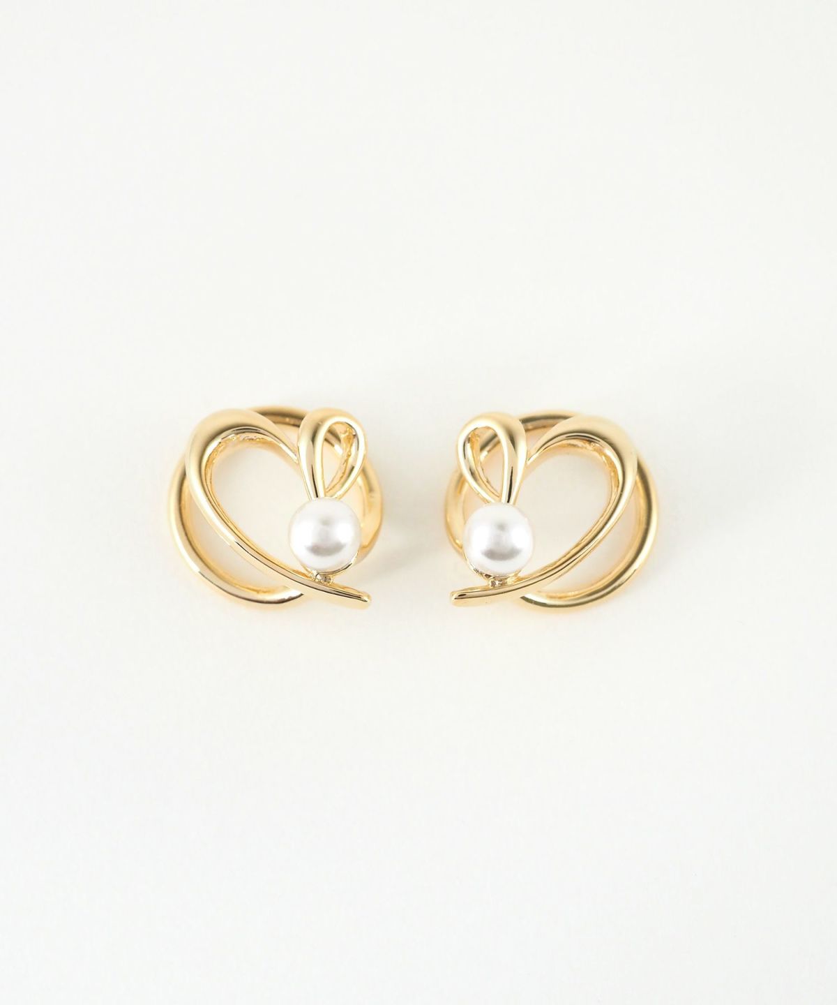 ニュアンスハートパールラウンドメタルイヤリング