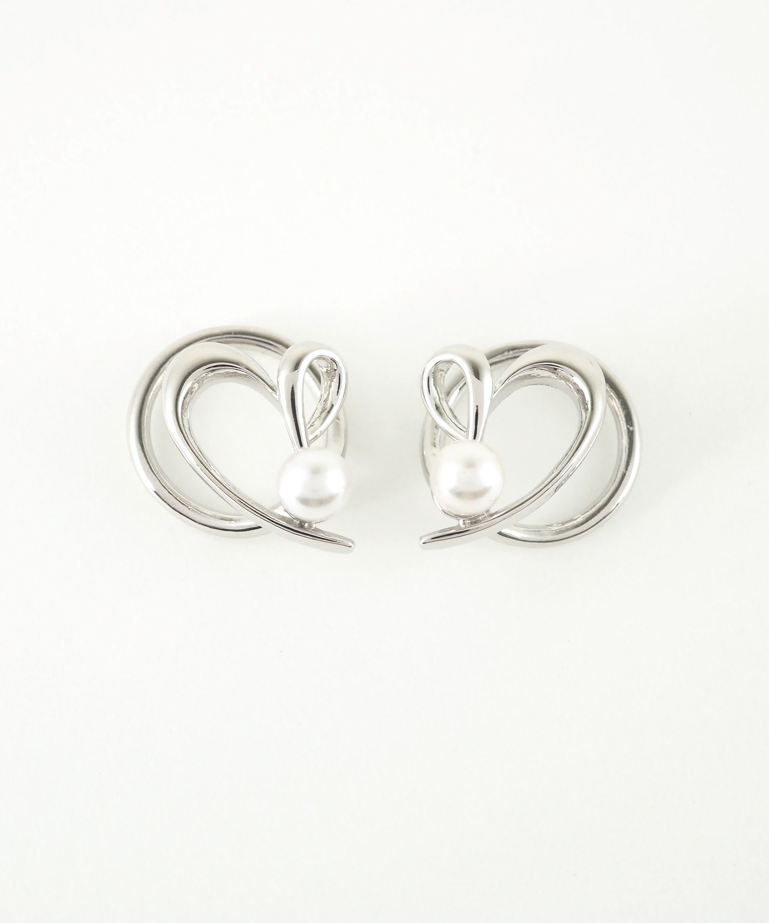 ニュアンスハートパールラウンドメタルイヤリング