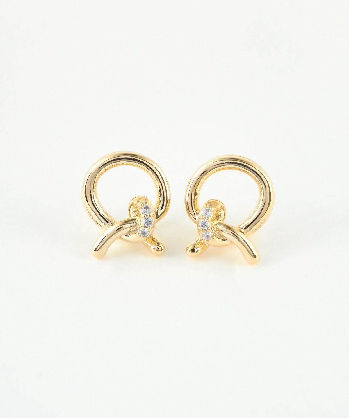 スリークノットラウンドメタルイヤリング