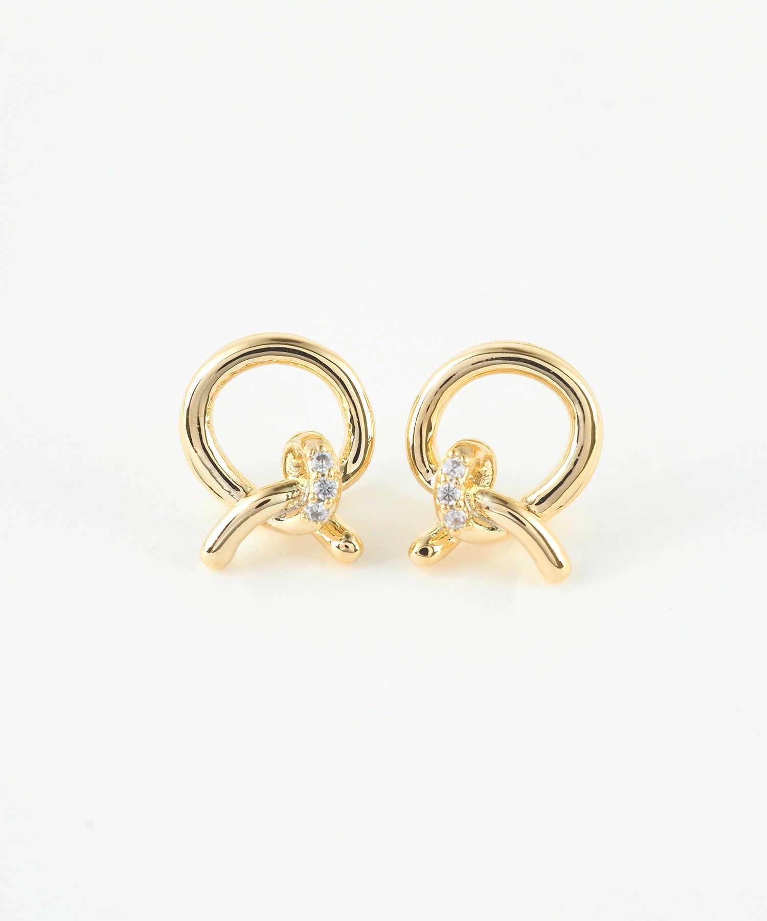 スリークノットラウンドメタルイヤリング