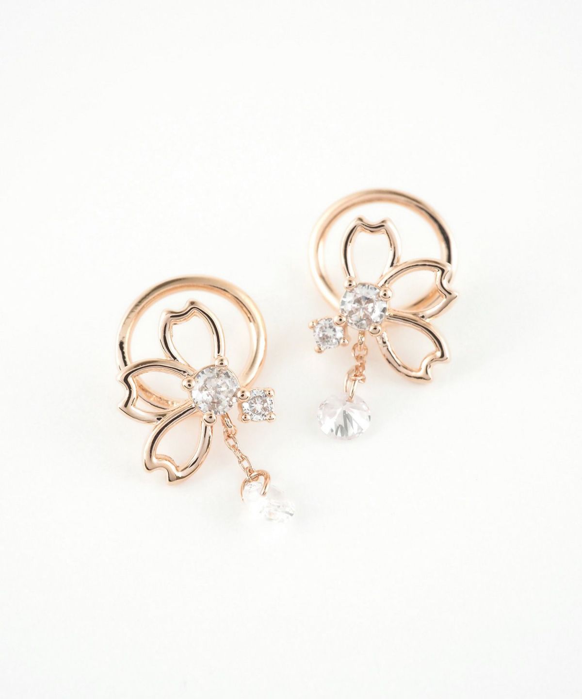 ルーチェサクララウンドメタルイヤリング