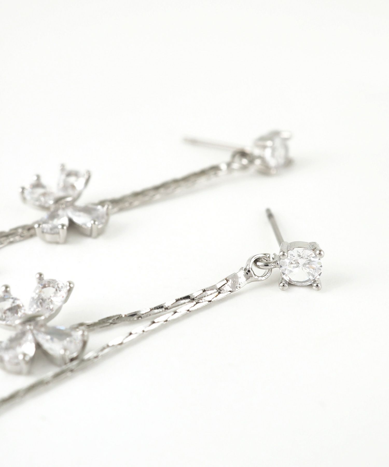 ダブルバタフライチェーンチタンポストピアス