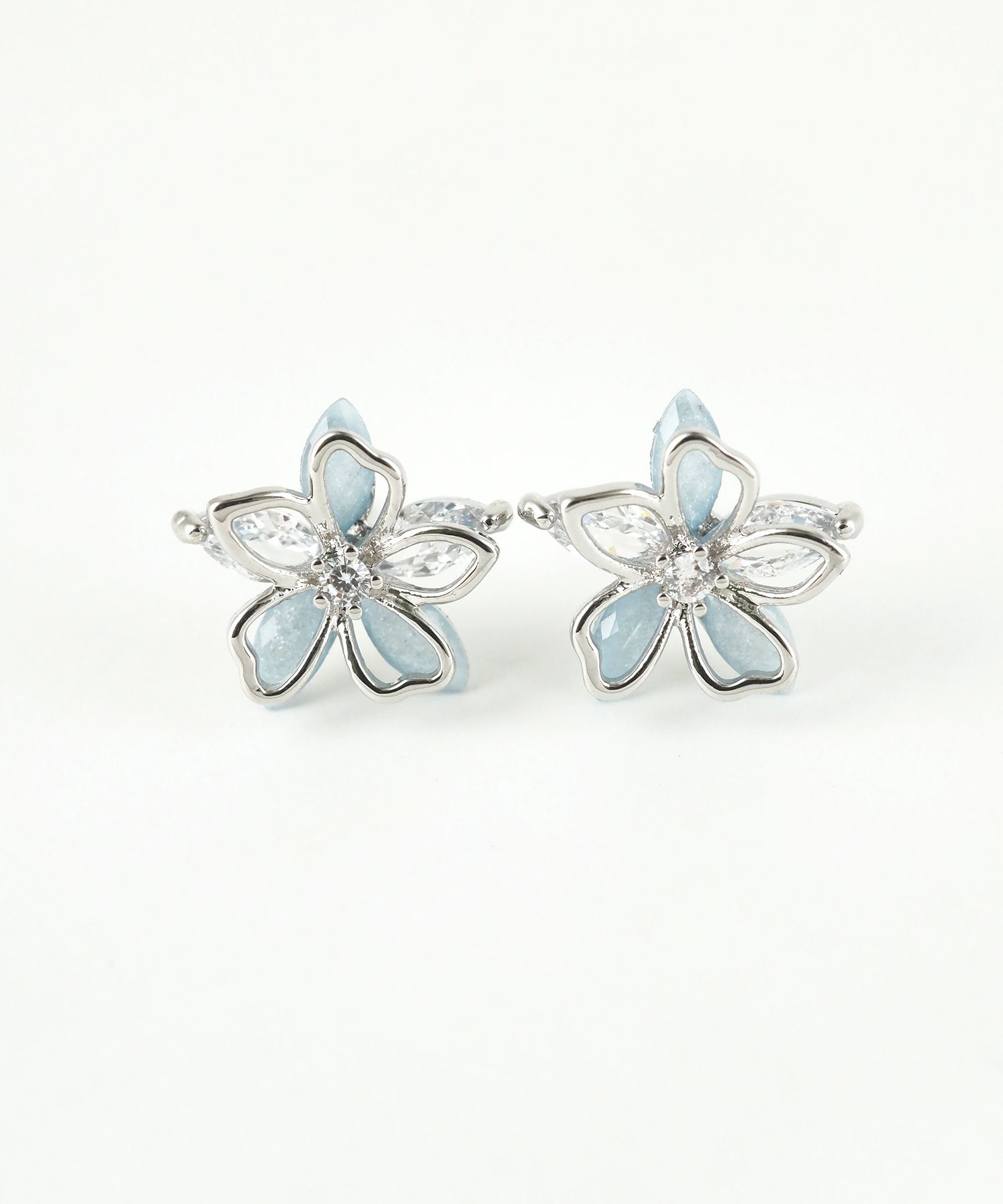 ダブルレイヤーフラワーチタンポストピアス