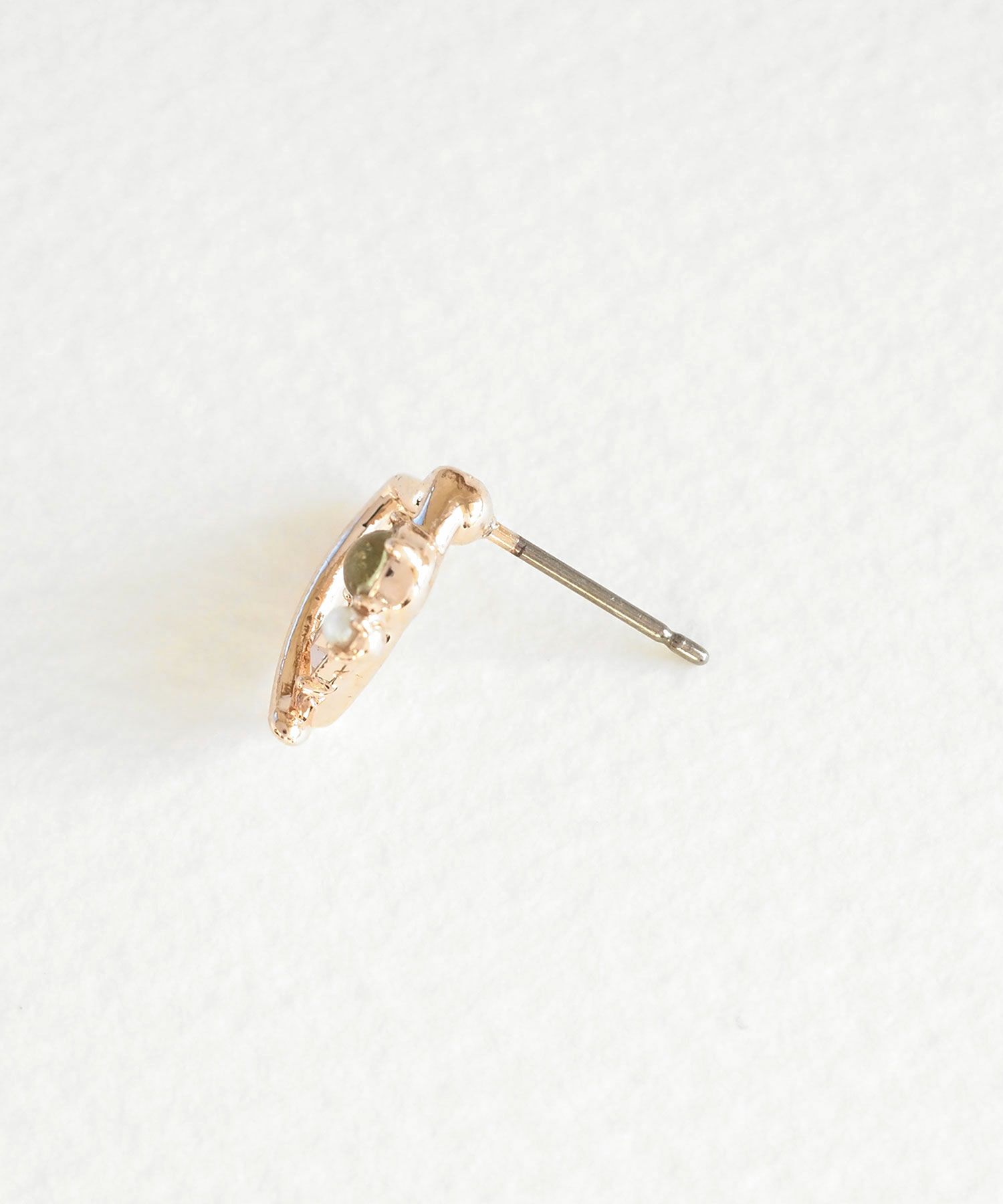 ナチュラルストーンダンシングペタルズチタンポストピアス【MUK Dreamy stone】