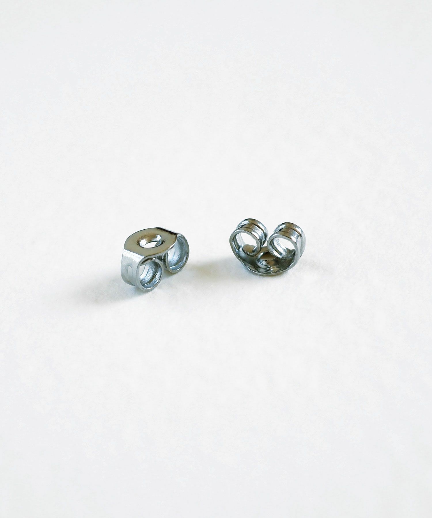 ナチュラルストーンダンシングペタルズチタンポストピアス【MUK Dreamy stone】