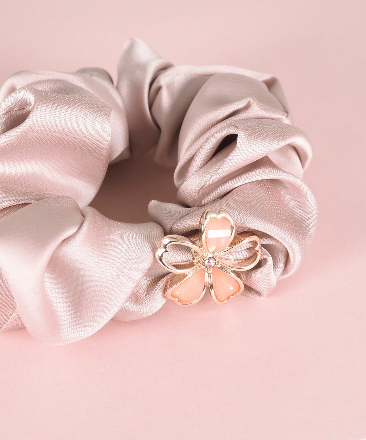 サクラフラグメントチャームシュシュ | 【公式】MUK ONLINE SHOP｜人気