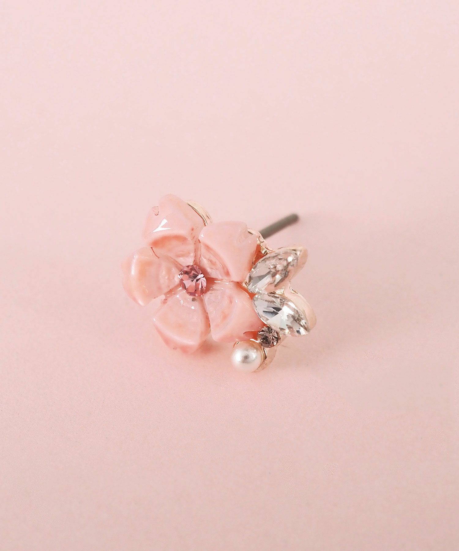 サクラドロップチタンポストピアス