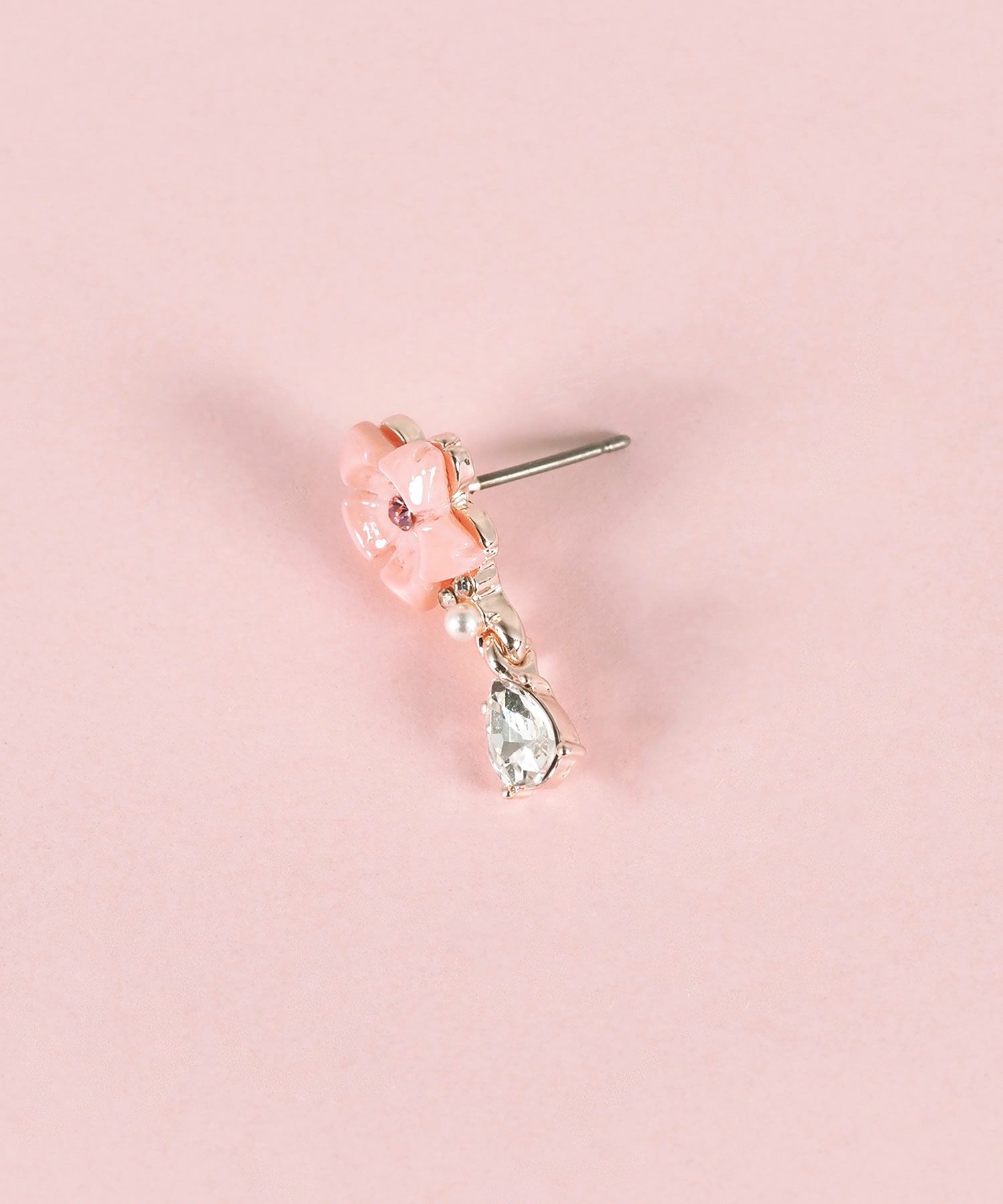 サクラドロップビジューチタンポストピアス