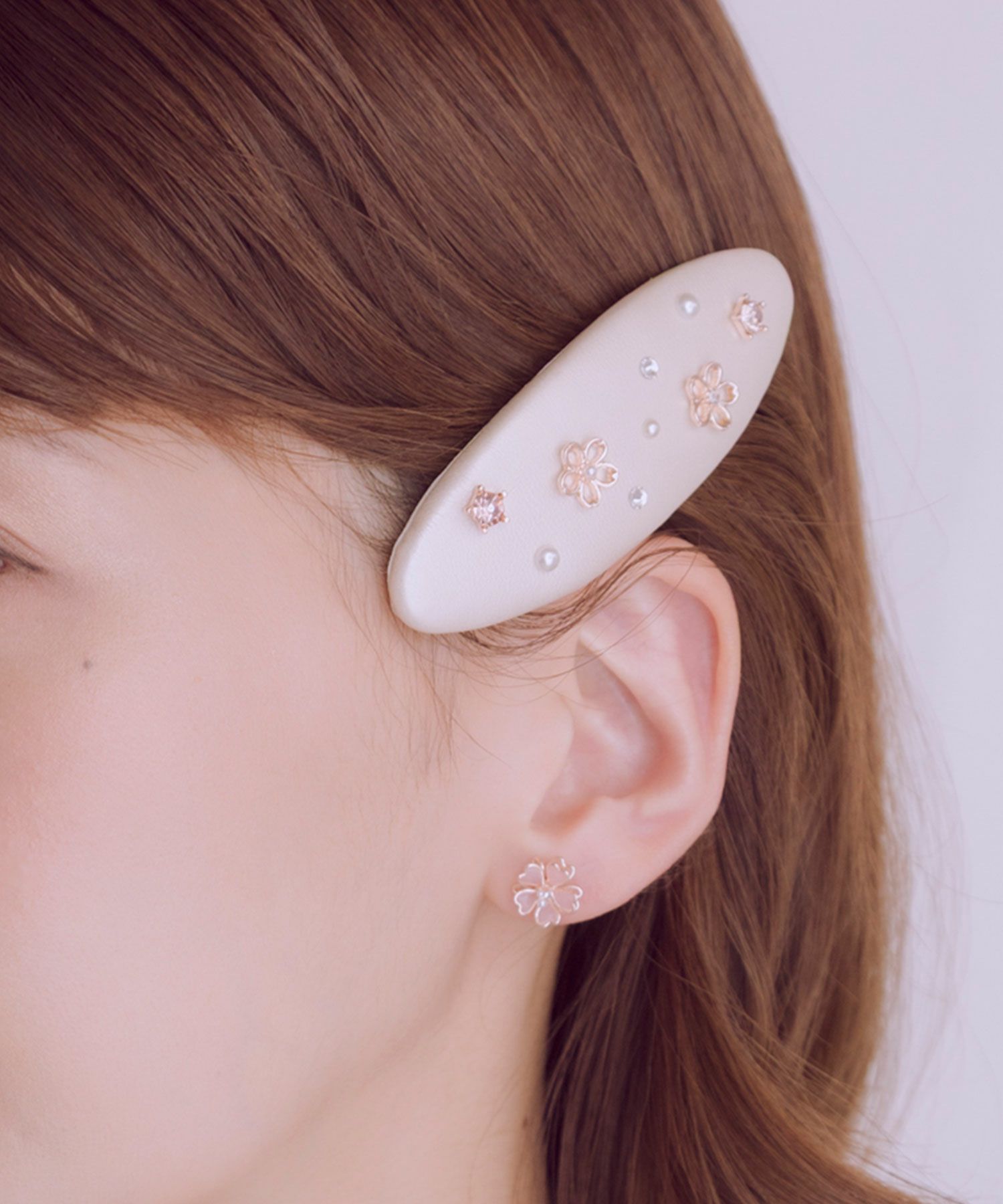 サクラオーバルレザーピン