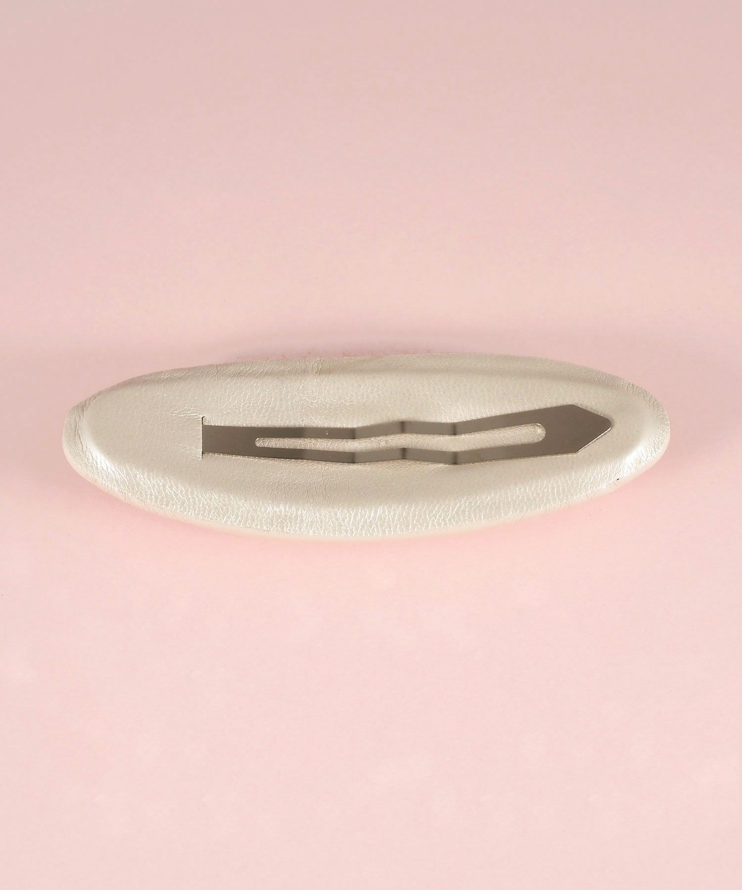 サクラオーバルレザーピン