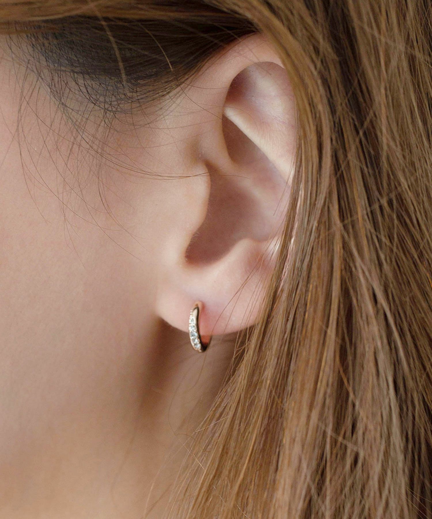 【web限定】タイニーストーンチタンポストピアス