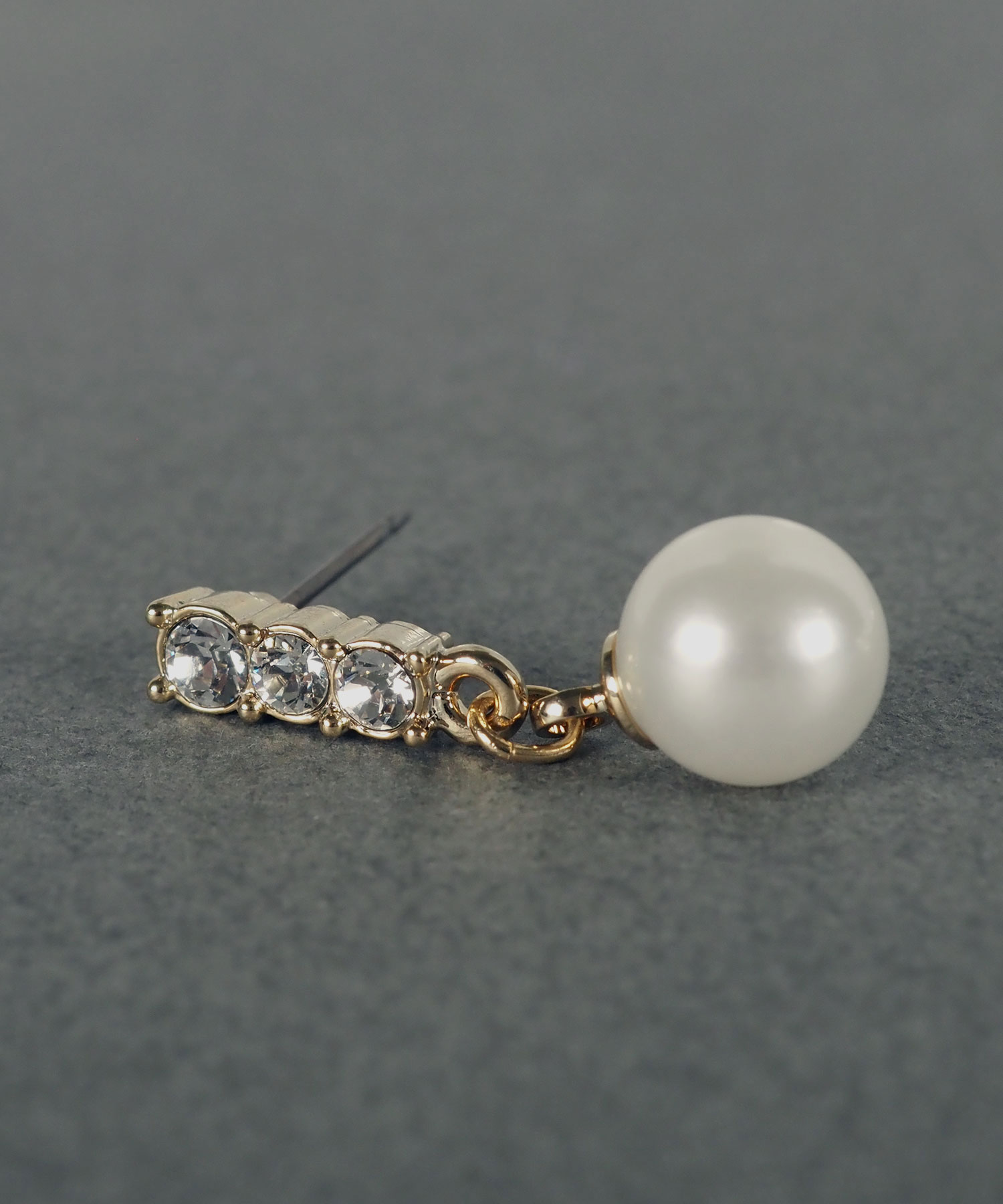 スリーグレインズパールチタンポストピアス【MUK voyalibre】