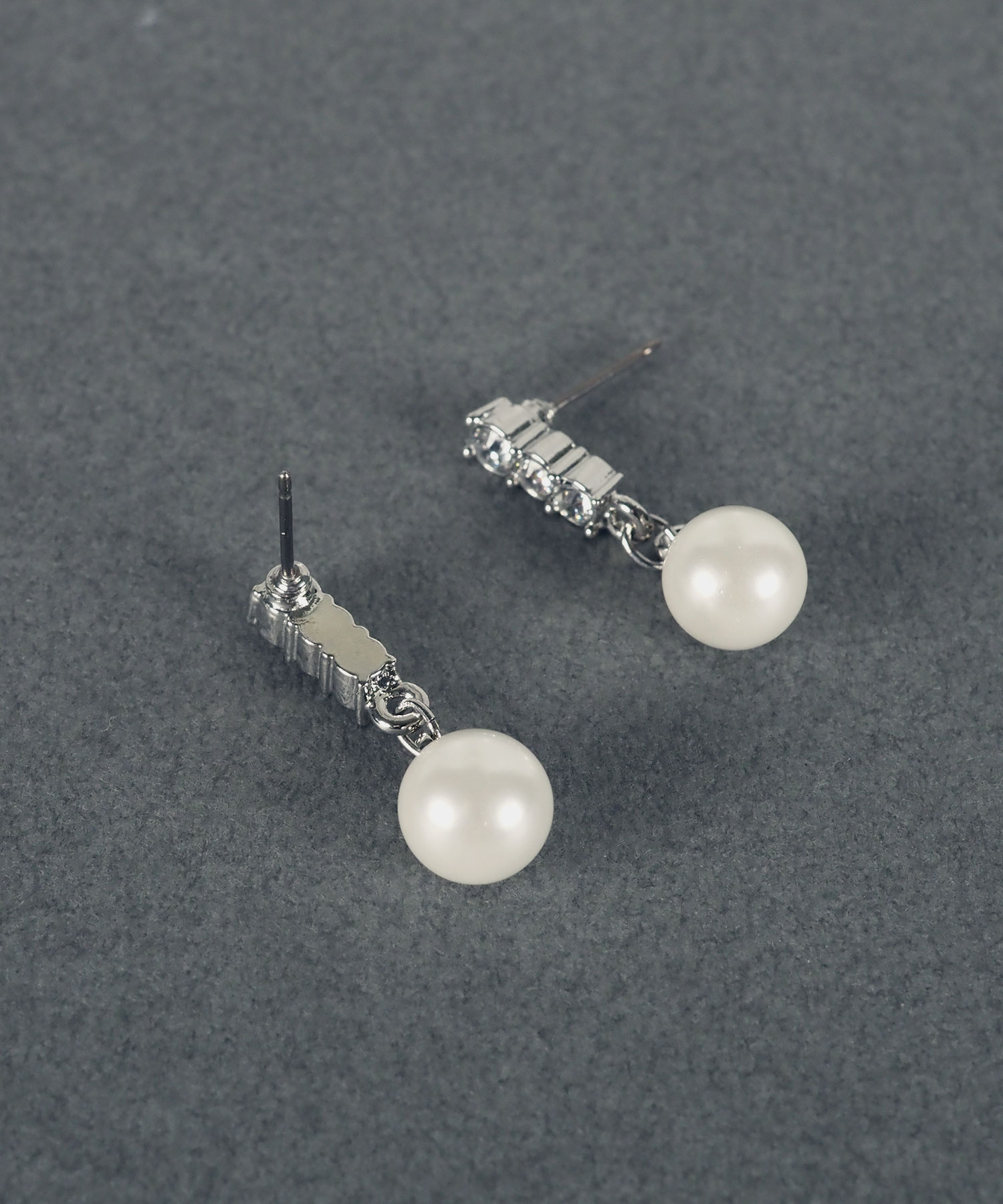 スリーグレインズパールチタンポストピアス【MUK voyalibre】