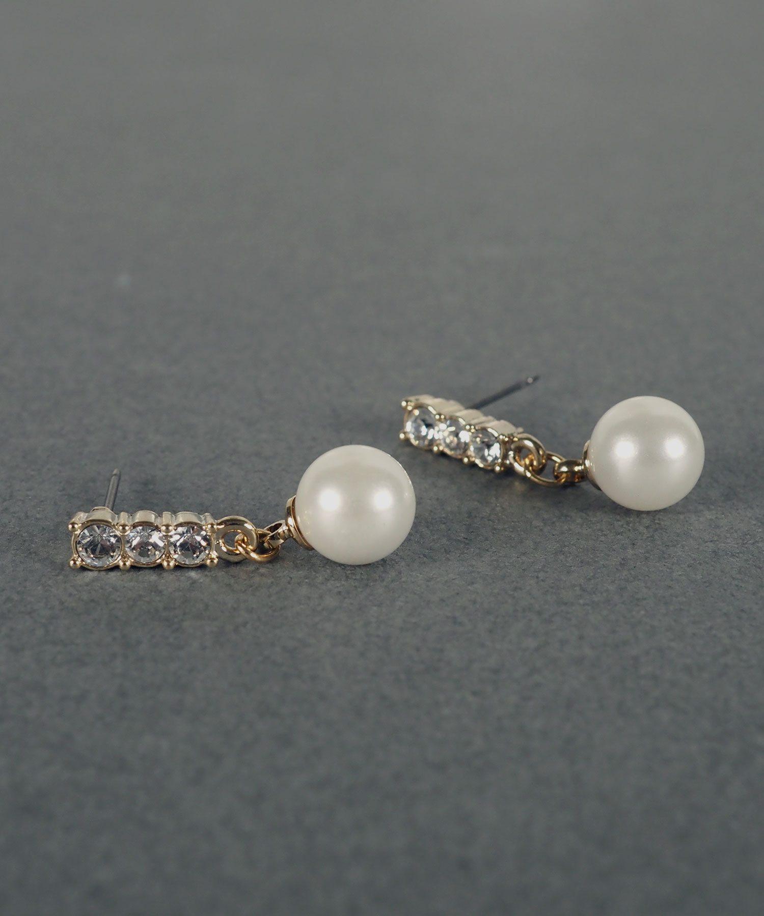 スリーグレインズパールチタンポストピアス【MUK voyalibre】