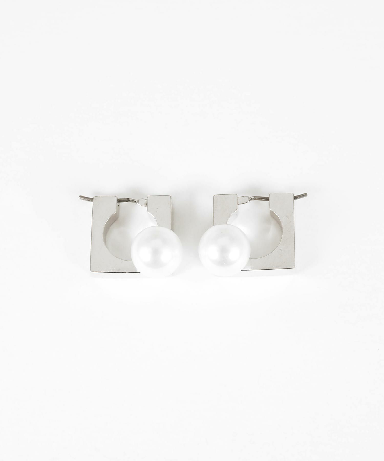 ポリッシュシェルパールスクエアチタンポストピアス
