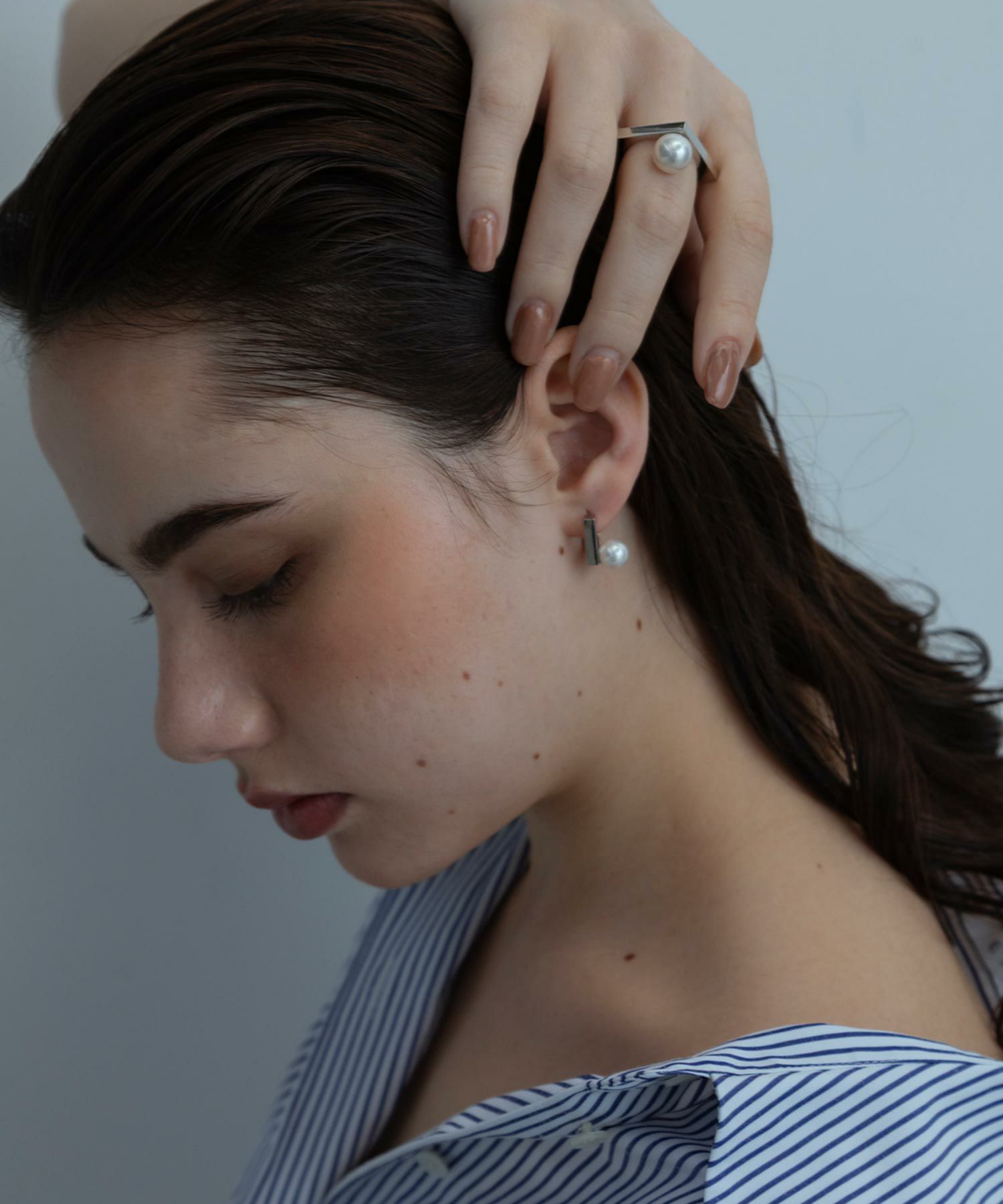 ポリッシュシェルパールスクエアチタンポストピアス