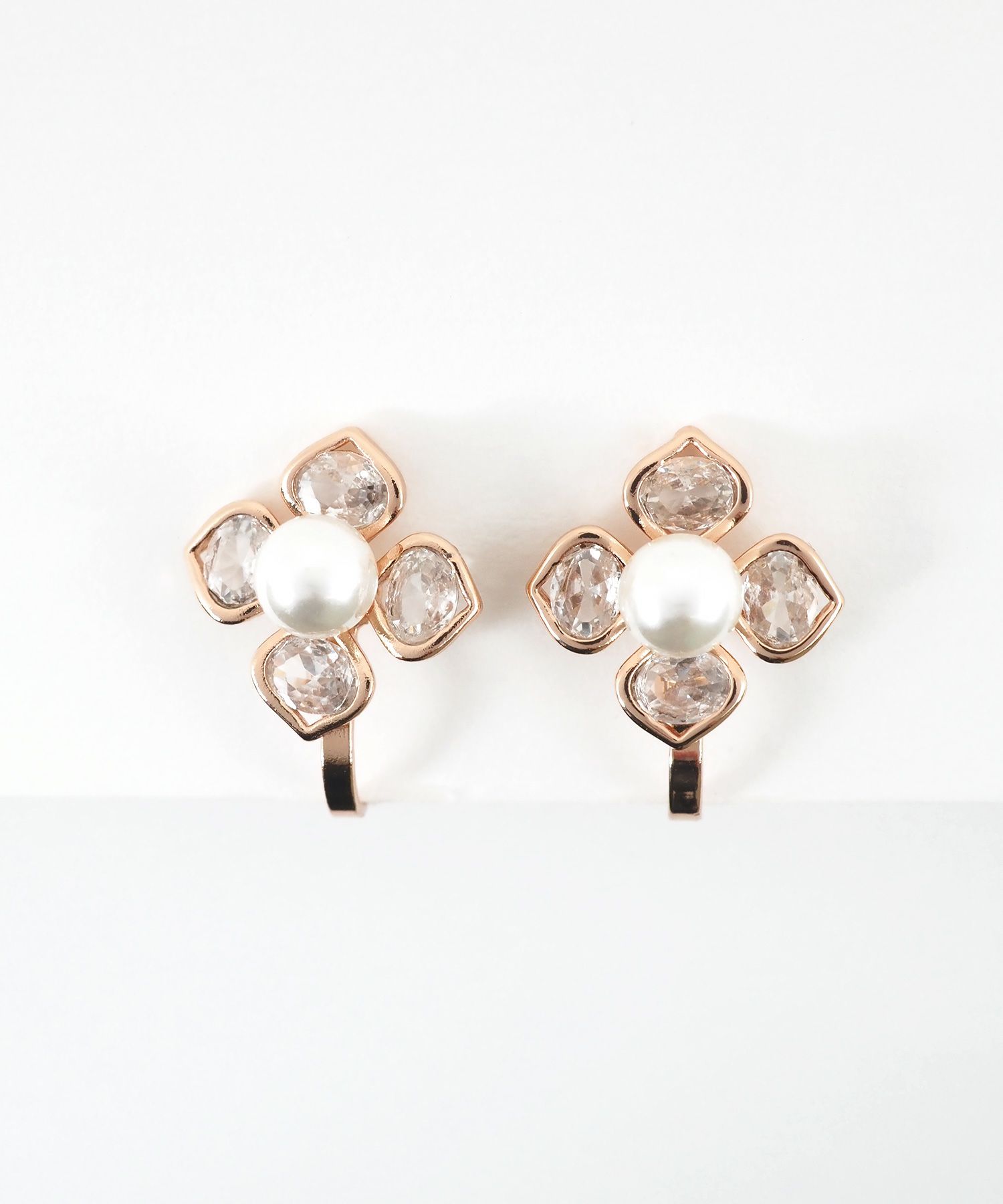パールフラワービジュークリップイヤリング