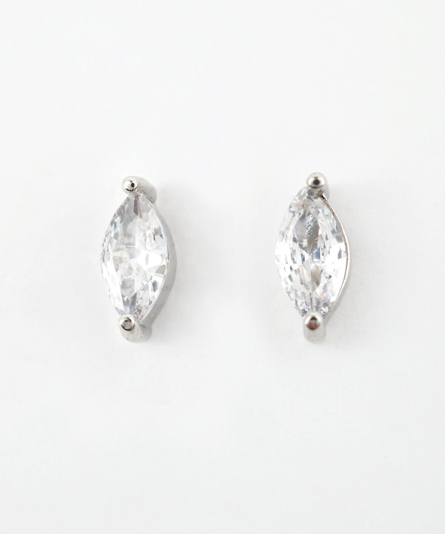 プチマーキススレッドレスサージカルステンレスポストピアス