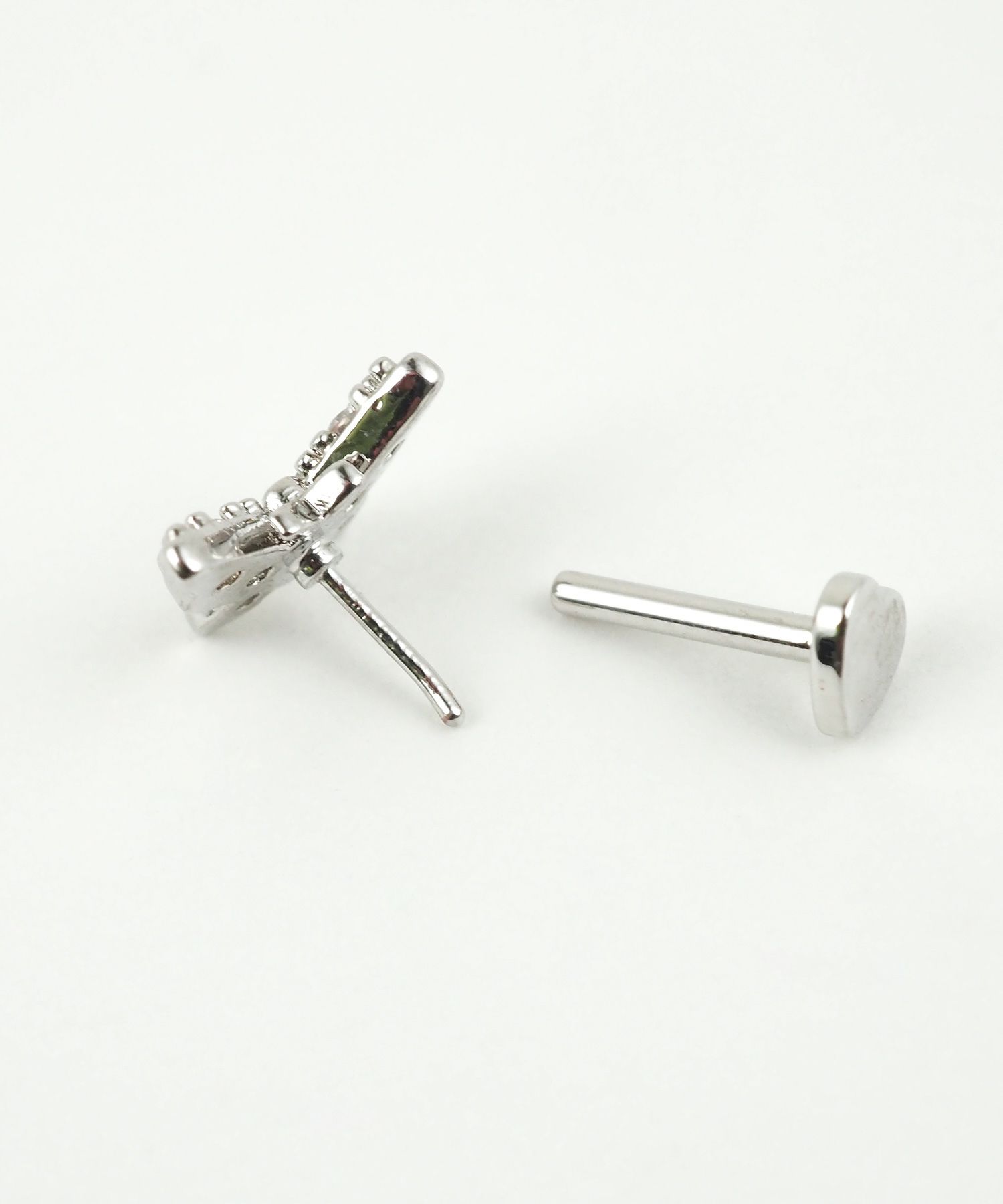 バタフライスレッドレスサージカルステンレスポストピアス