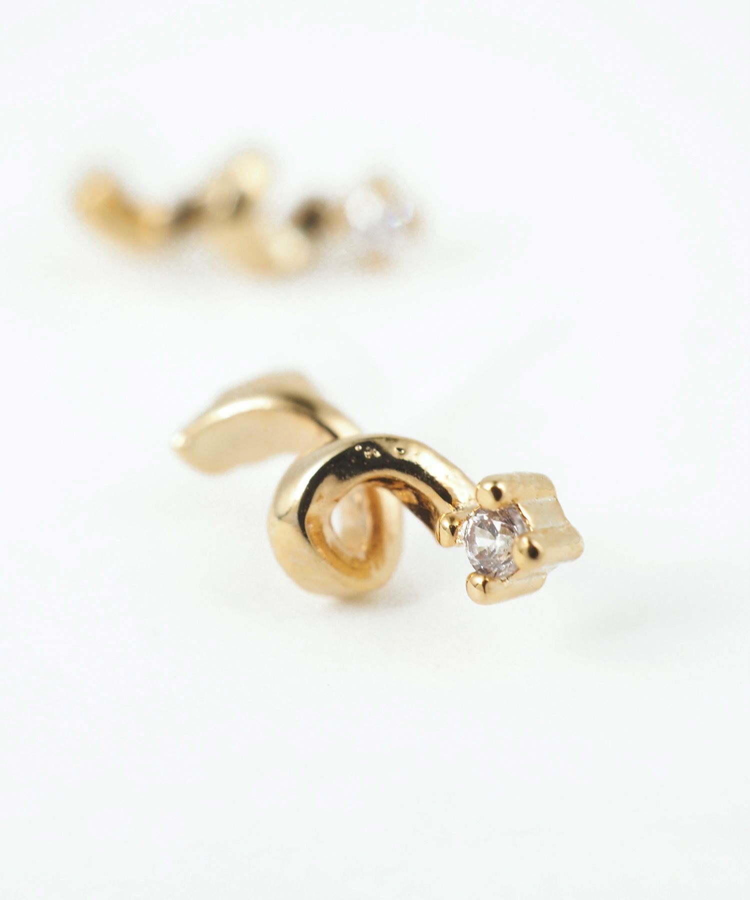 スパイラルラインジルコニアセラミックポストピアス