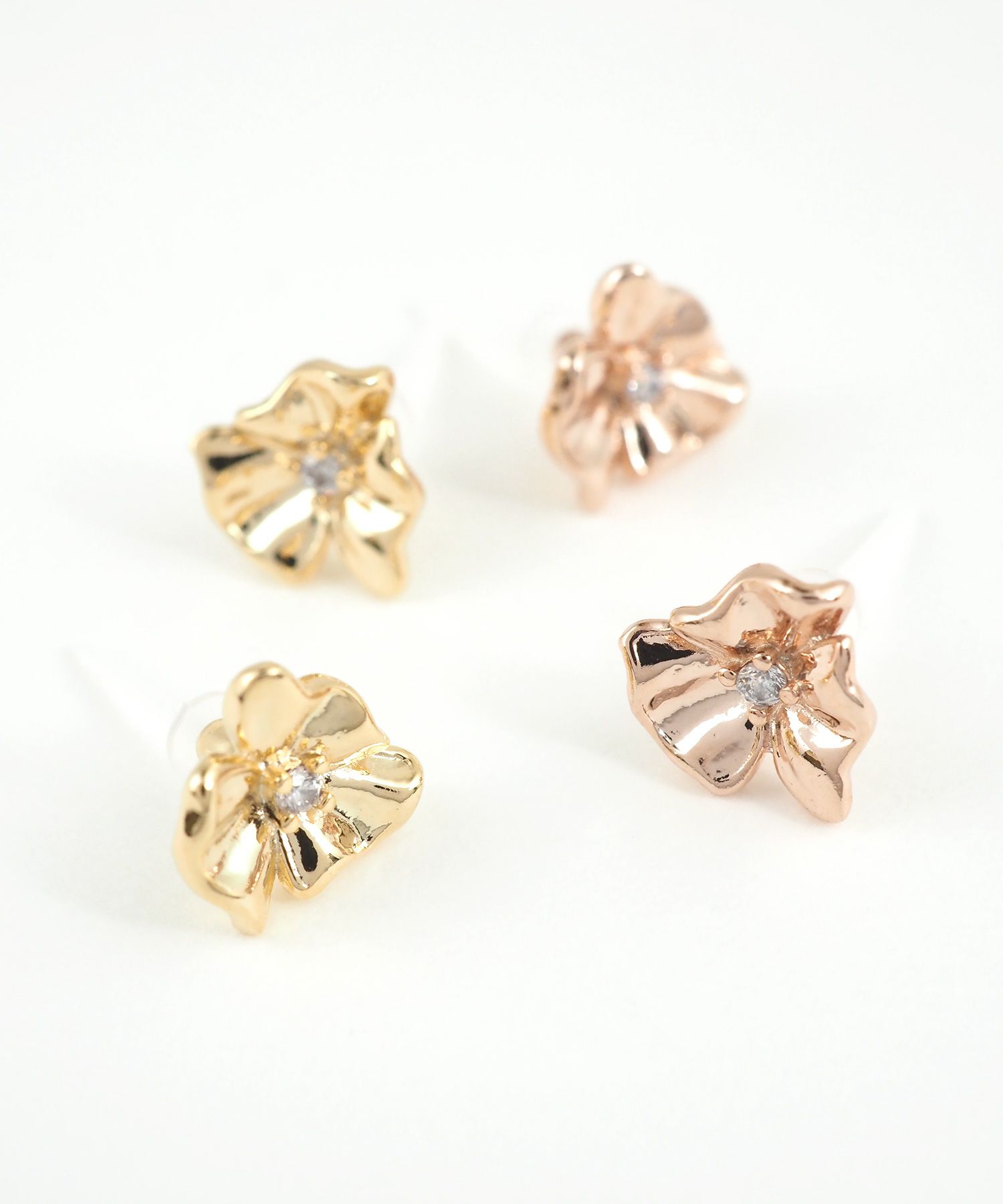 メタルフラワーキュービックセラミックポストピアス | 【公式】MUK