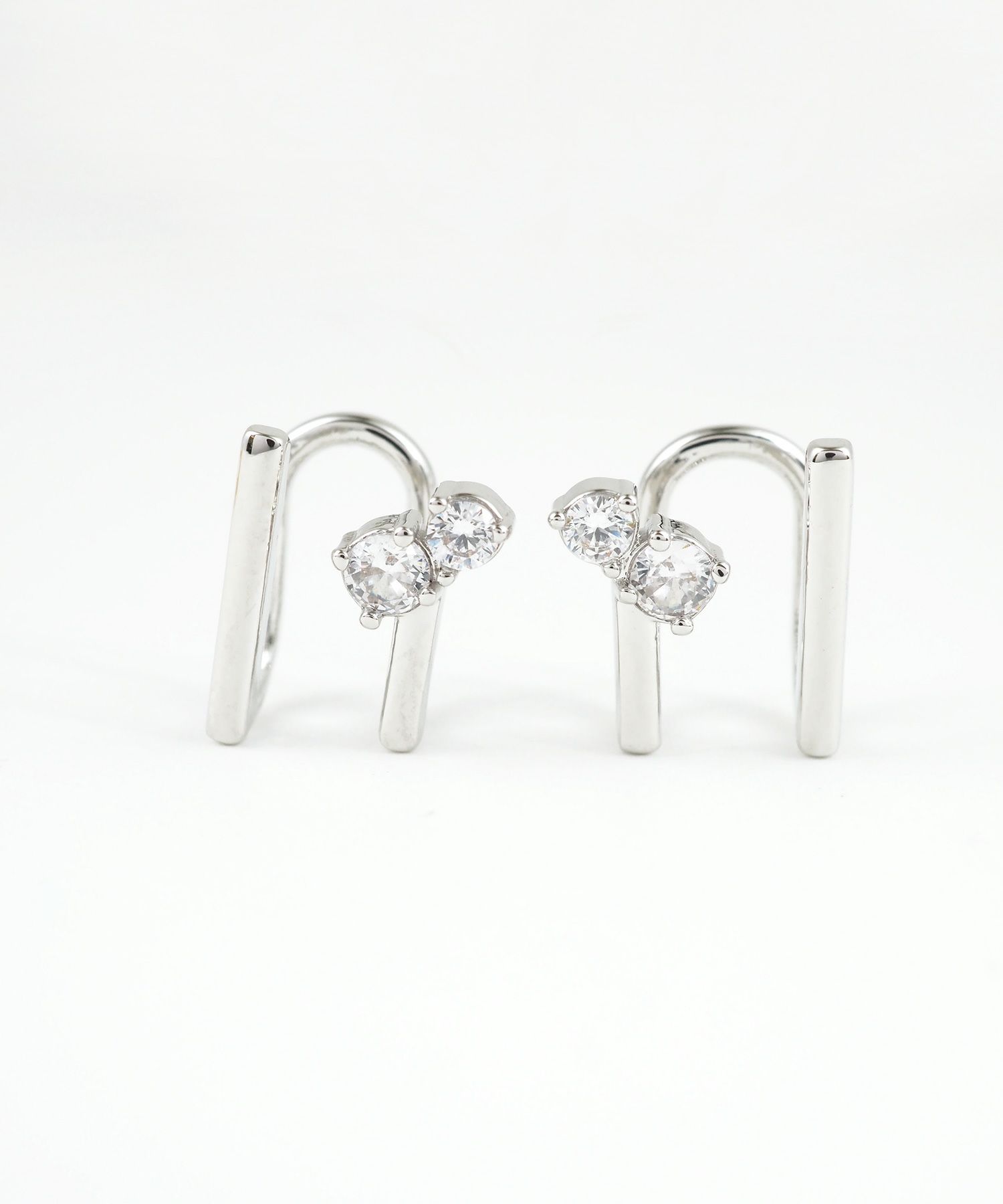 ツインジルコニア＆バーラウンドメタルイヤリング