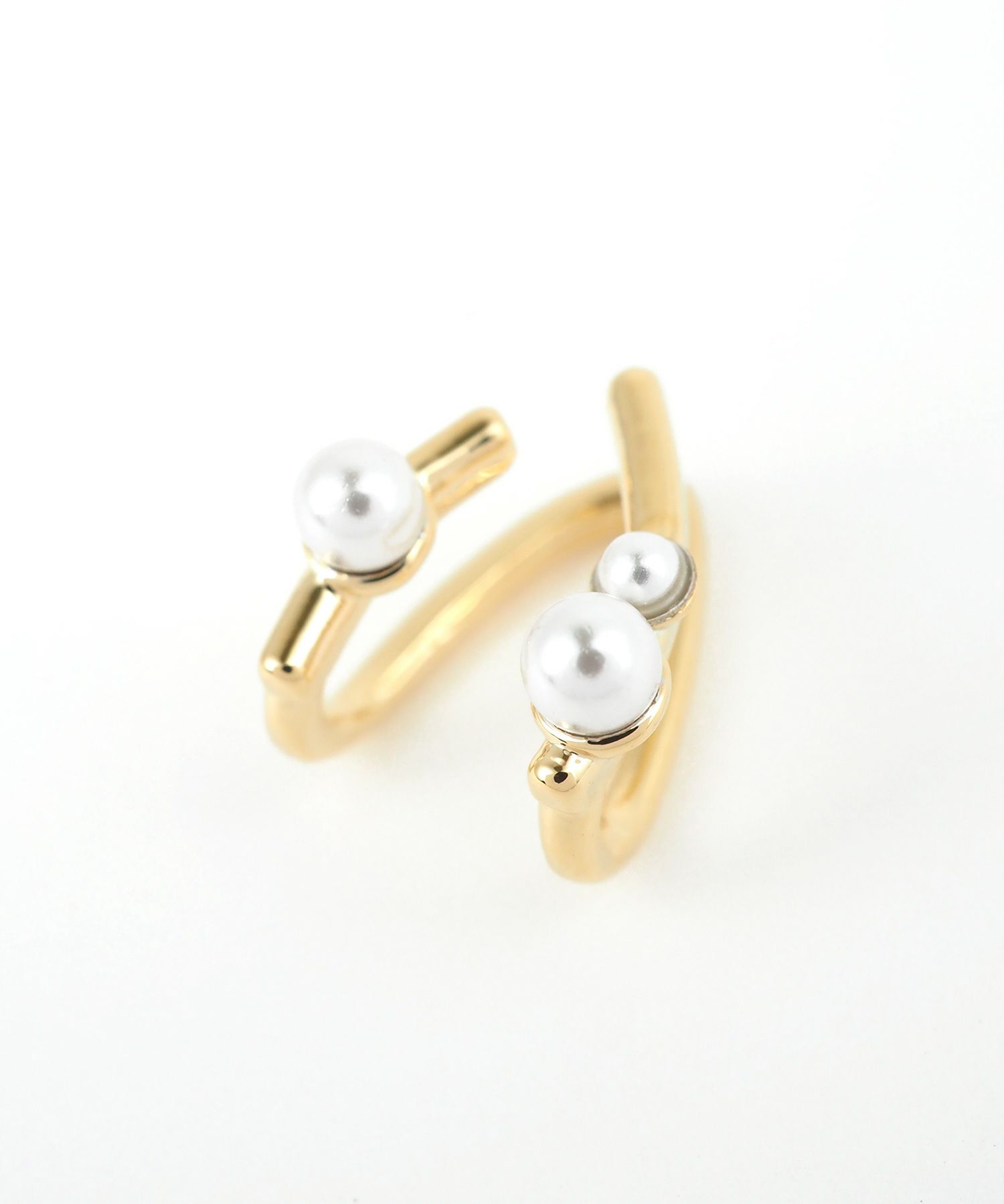 ニュアンスパールアーチラウンドメタルイヤリング