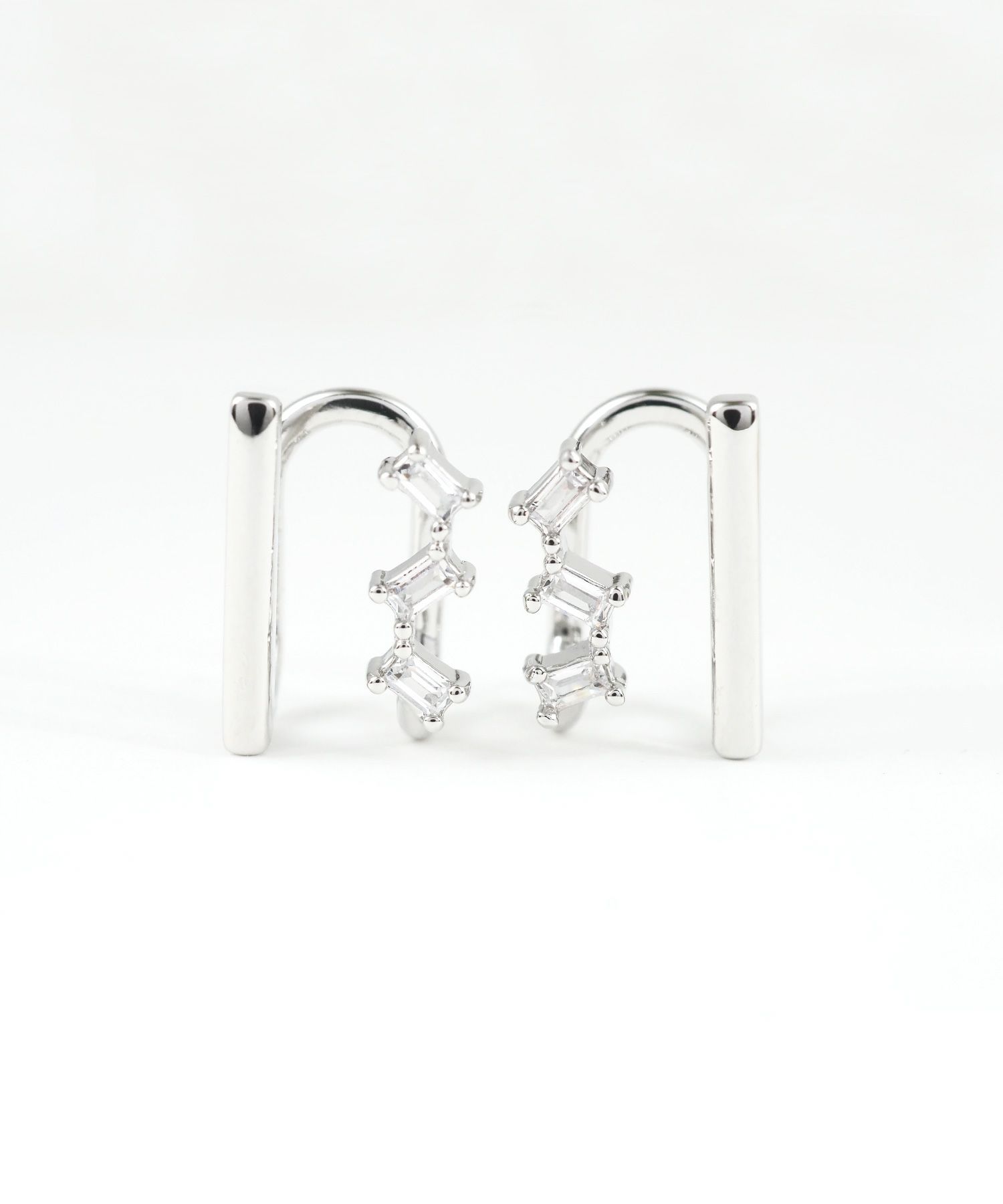 バゲットジルコニア＆バーラウンドメタルイヤリング